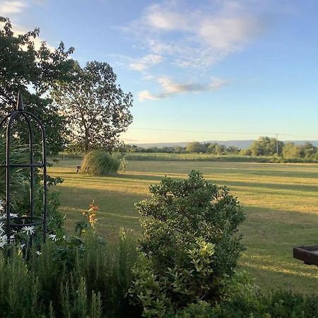 Cotswold Edge Guest Suite With Broadway Hill View Badsey Bagian luar foto