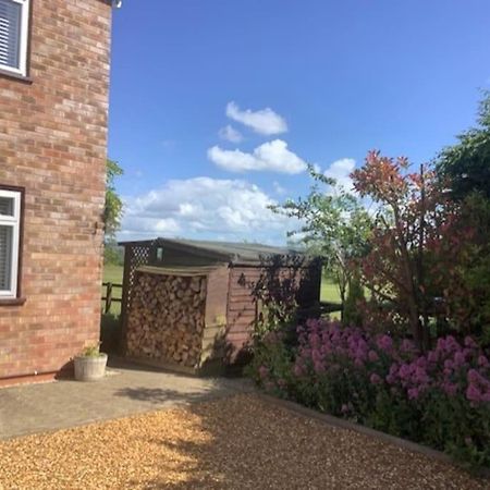 Cotswold Edge Guest Suite With Broadway Hill View Badsey Bagian luar foto