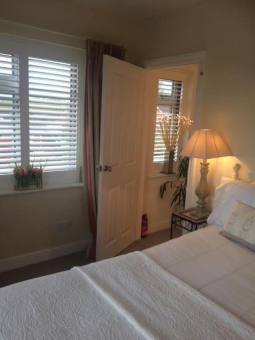 Cotswold Edge Guest Suite With Broadway Hill View Badsey Bagian luar foto