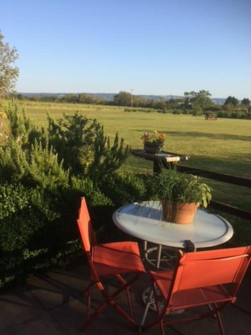 Cotswold Edge Guest Suite With Broadway Hill View Badsey Bagian luar foto