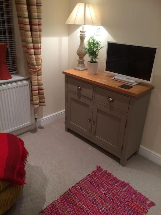 Cotswold Edge Guest Suite With Broadway Hill View Badsey Bagian luar foto